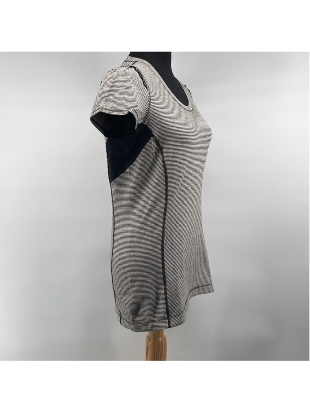 Lululemon Star Runner Short Sleeve
Tonka Stripe Cashew / Heathered Black sz 6 - Picture 5 of 13